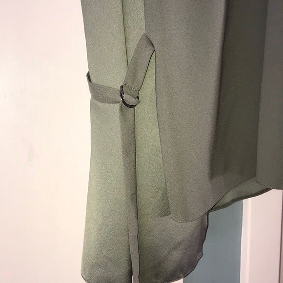 Unique Topshop blouse with side tie detail. - Picture 4 of 6